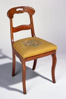 A mahogany, yellow pine, and poplar side chair.