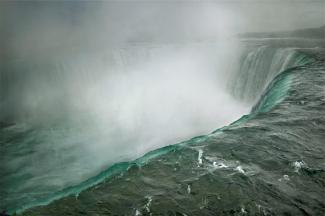 Leibovitz: Niagra Falls