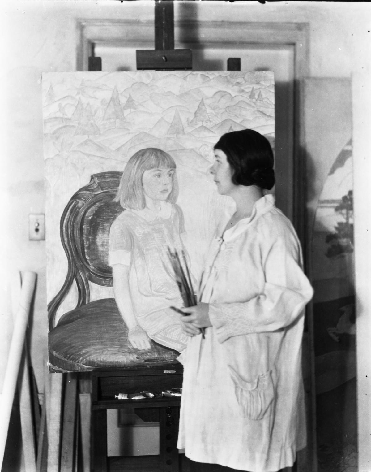 photo of Elsa Jemne standing next to a painting