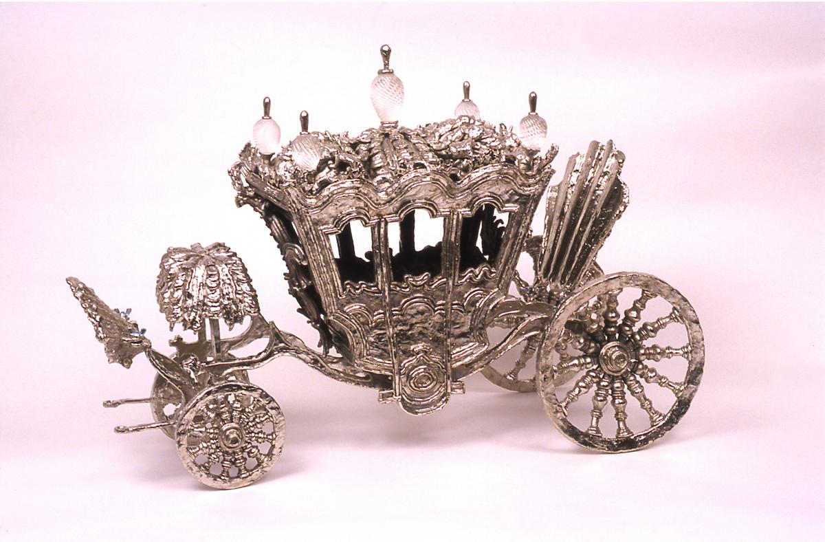 Image of small silver carriage sculpture