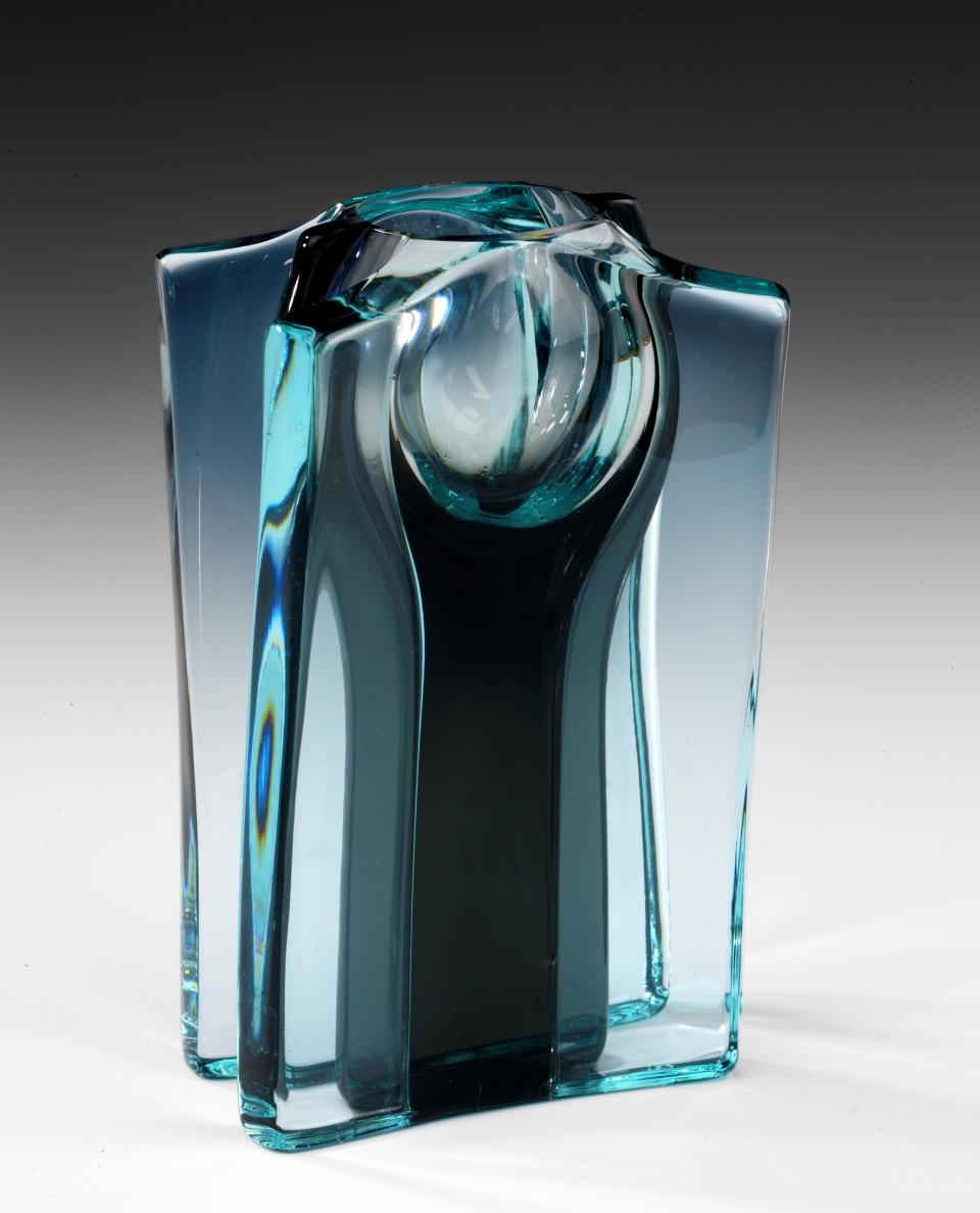 Solar Gray Bronze Riser | Smithsonian American Art Museum