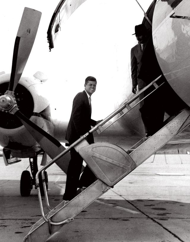 JFK boarding airplane