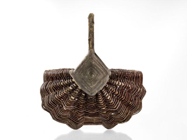 A small basket that is in the shape of a half circle with a handle.