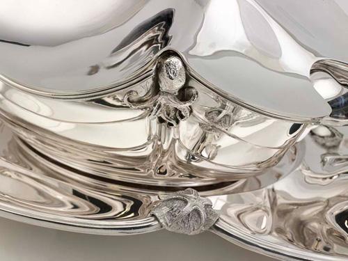 A photo showing a detail of Vitali's silver tureen.