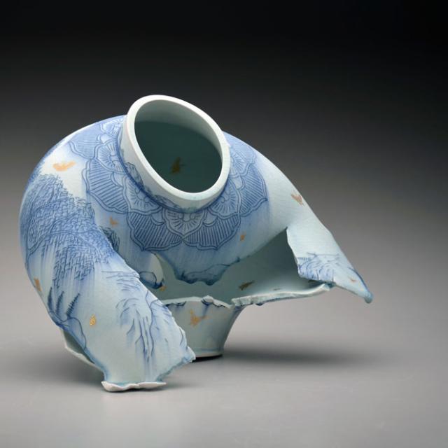 This is Steven Young Lee's ceramic pot hunched over.